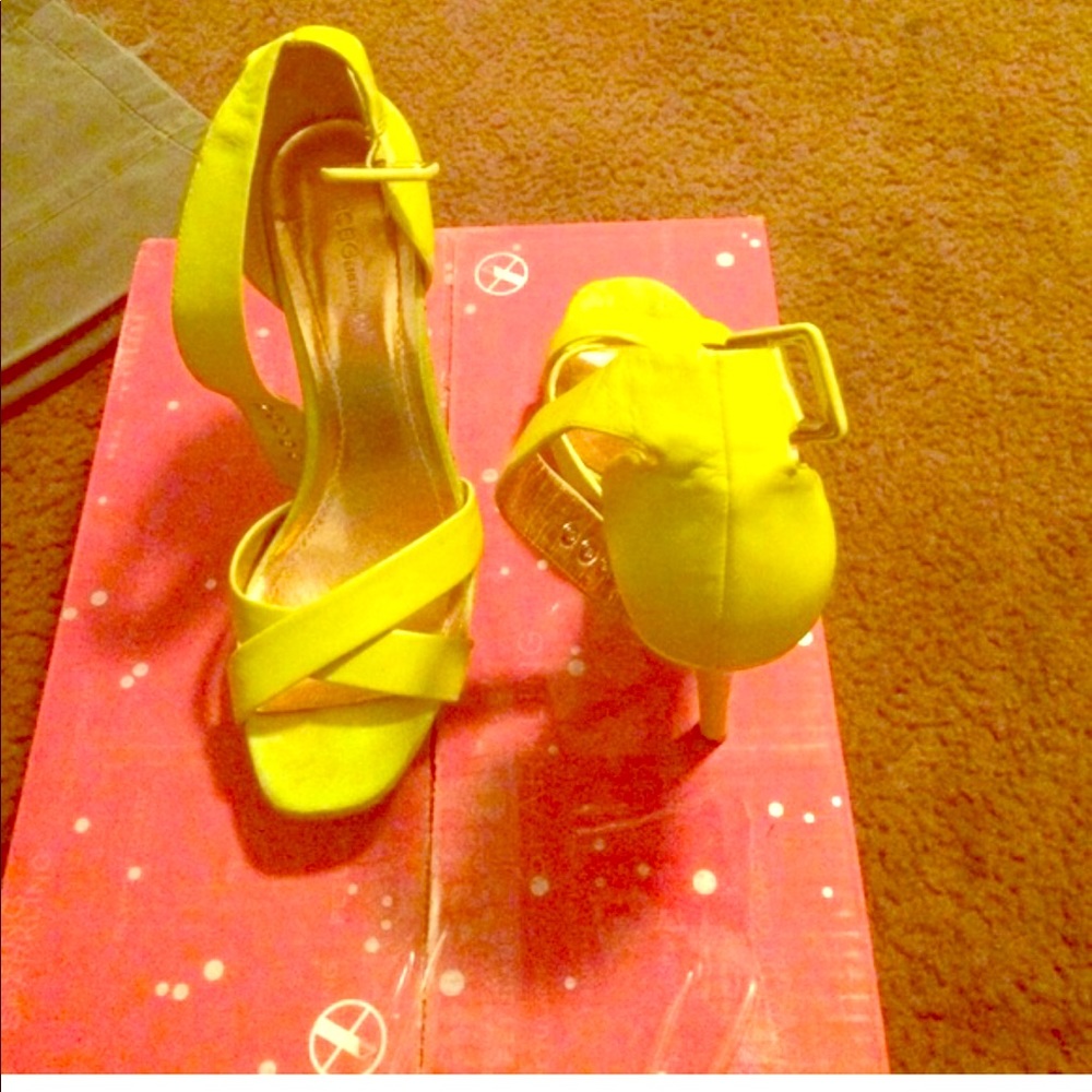 BCBG PLATFORM HEELS